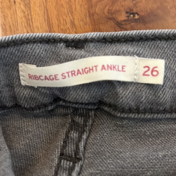Gently used Levi’s Ribcage Straight Ankle Size 26 jeans. - Picture 8 of 10
